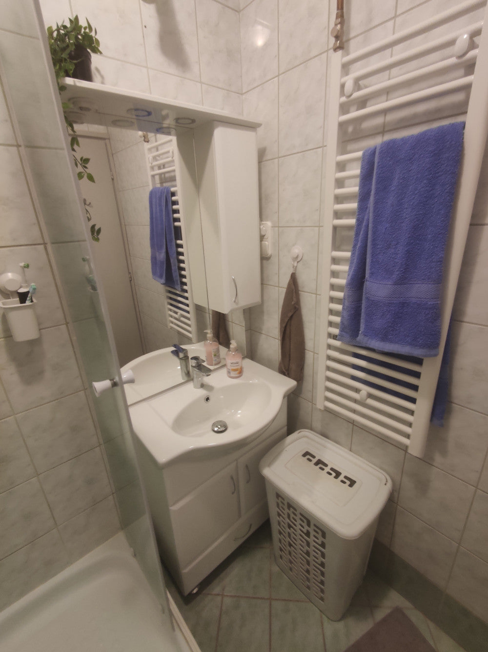 Bianca Plus 65 komplett fürdőszobabútor, aida dió színben, jobbos nyitási irány