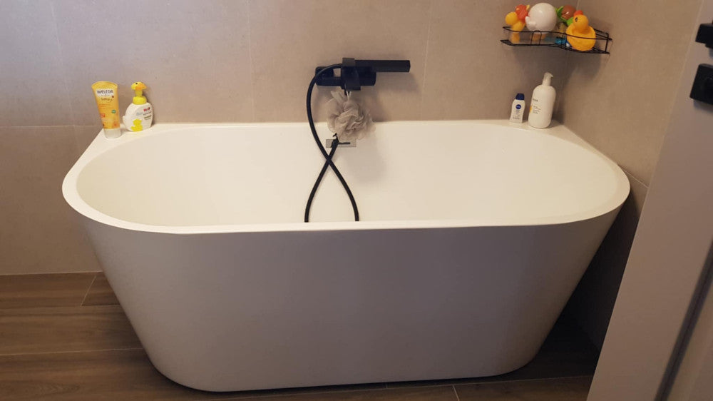 Still szabadon álló fürdőkád