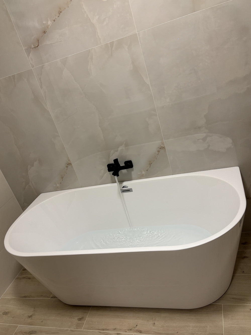 Still szabadon álló fürdőkád