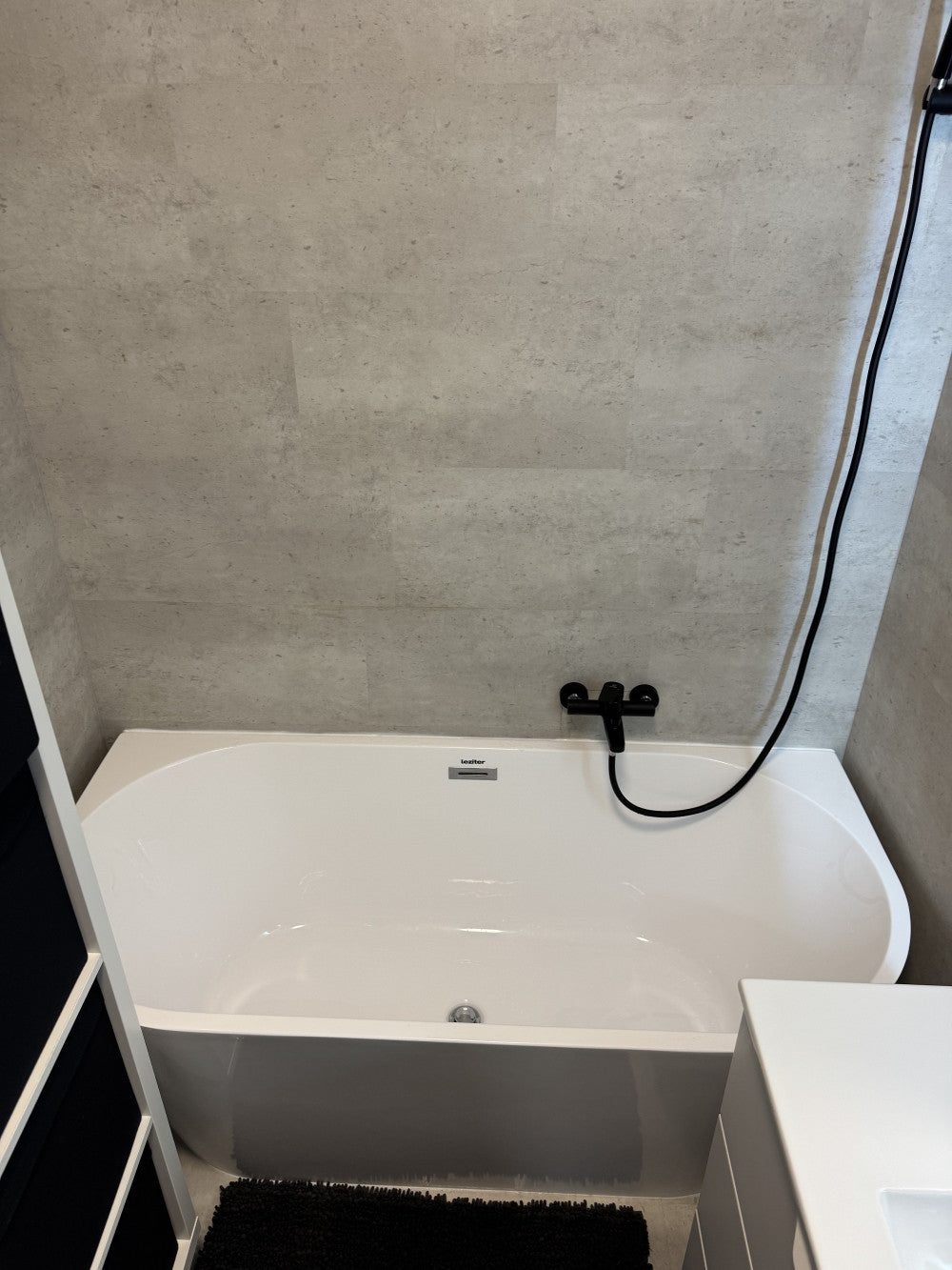 Still szabadon álló fürdőkád