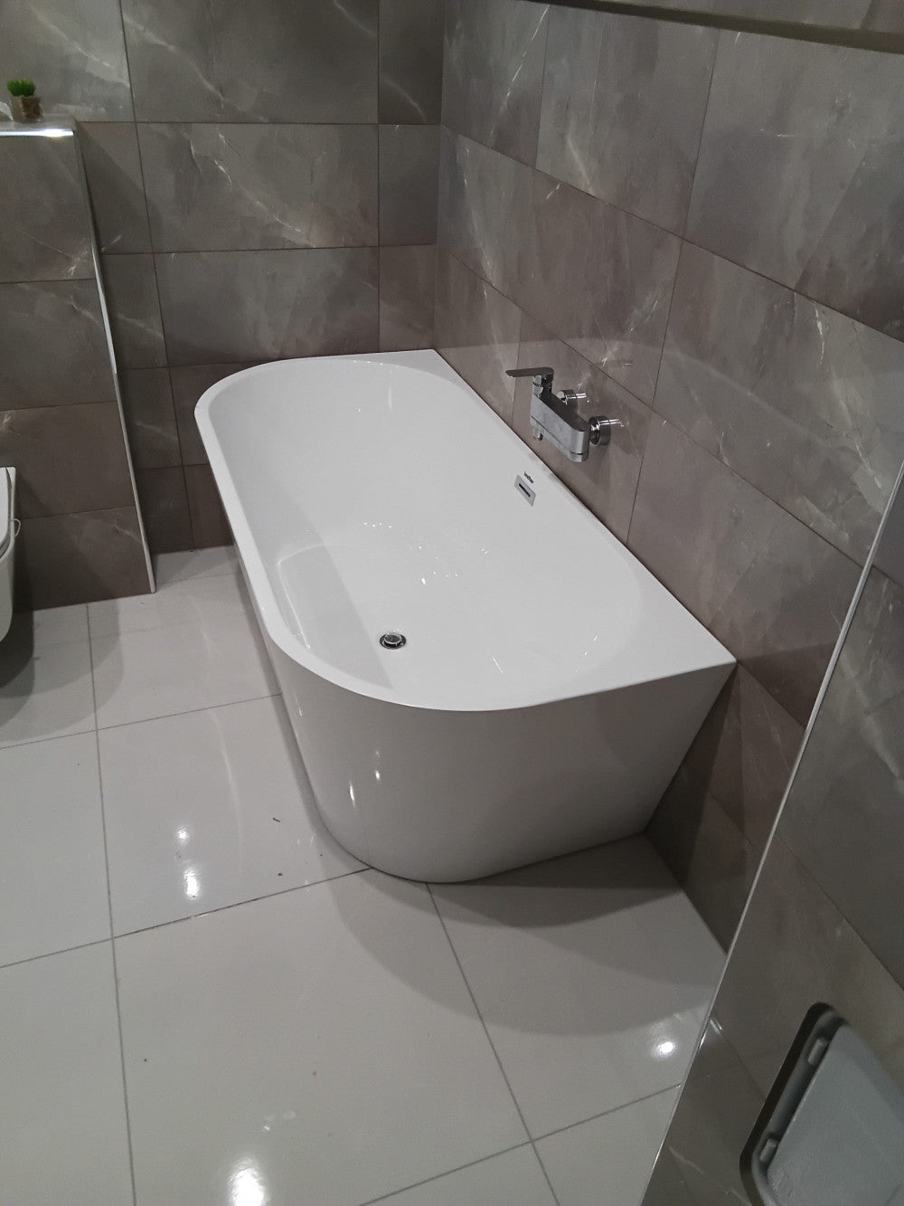 Still szabadon álló fürdőkád