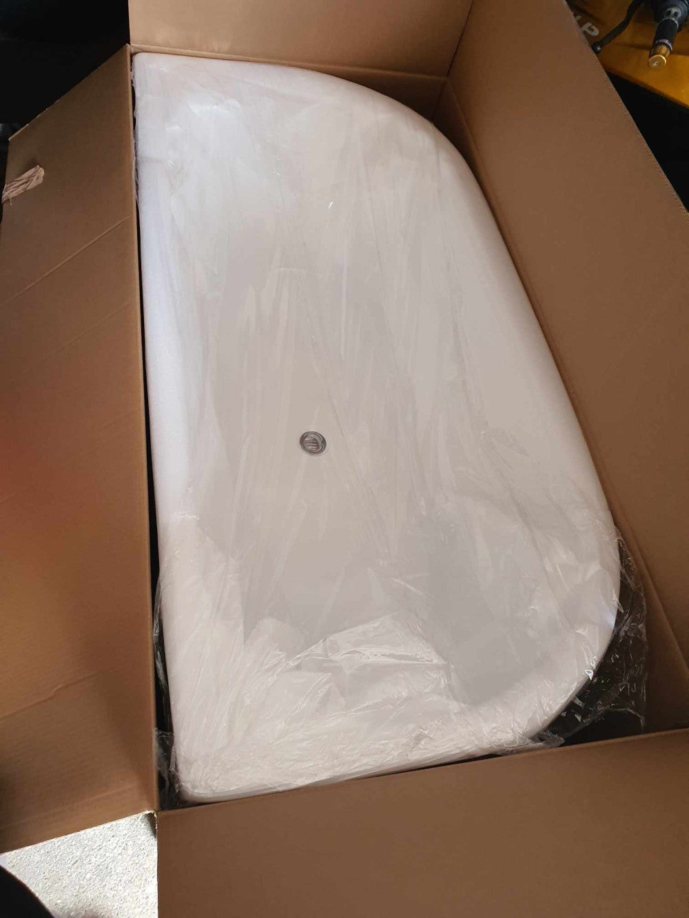 Still szabadon álló fürdőkád