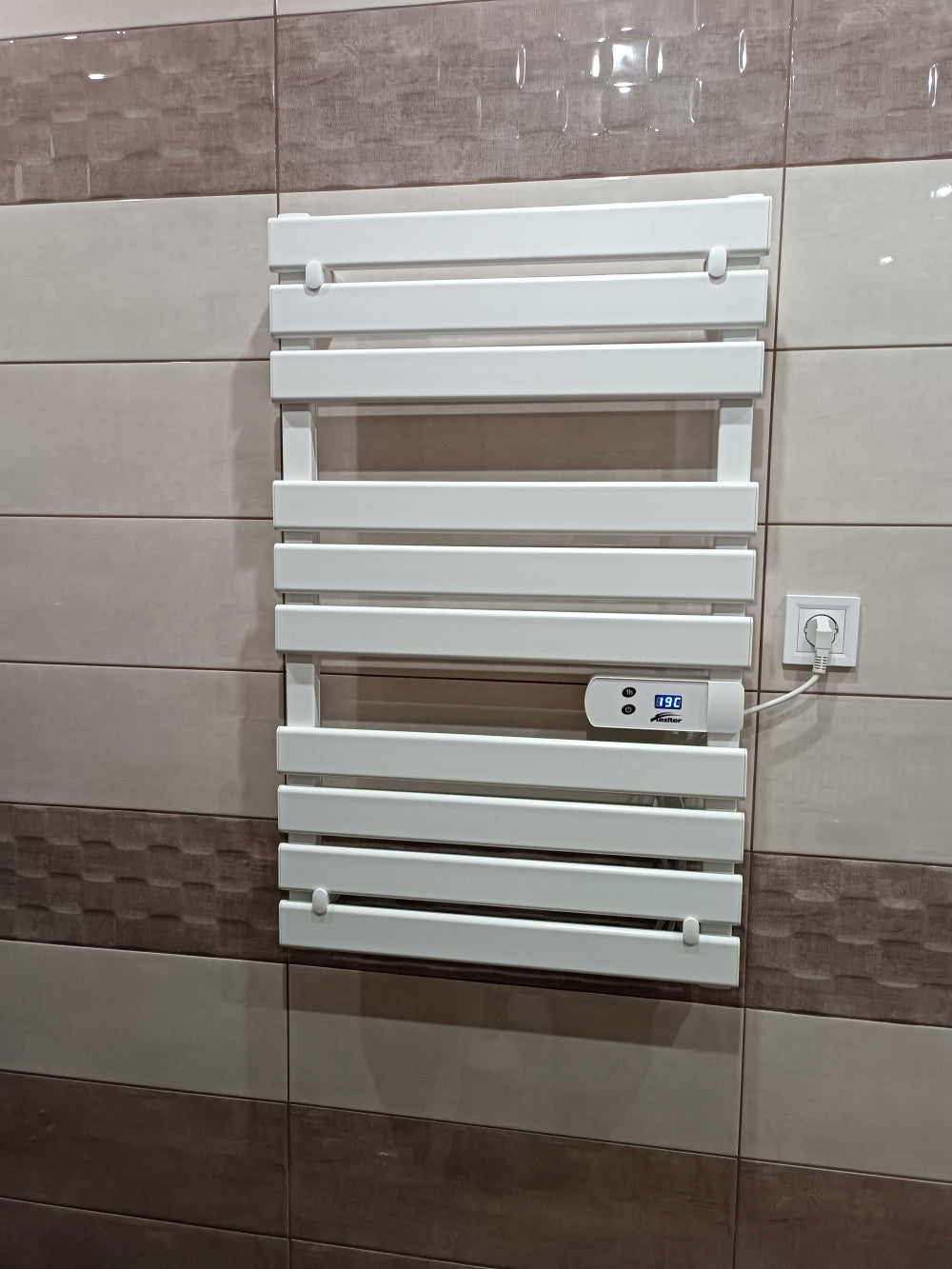 Elektromos törölközőszárító radiátor 500W fehér