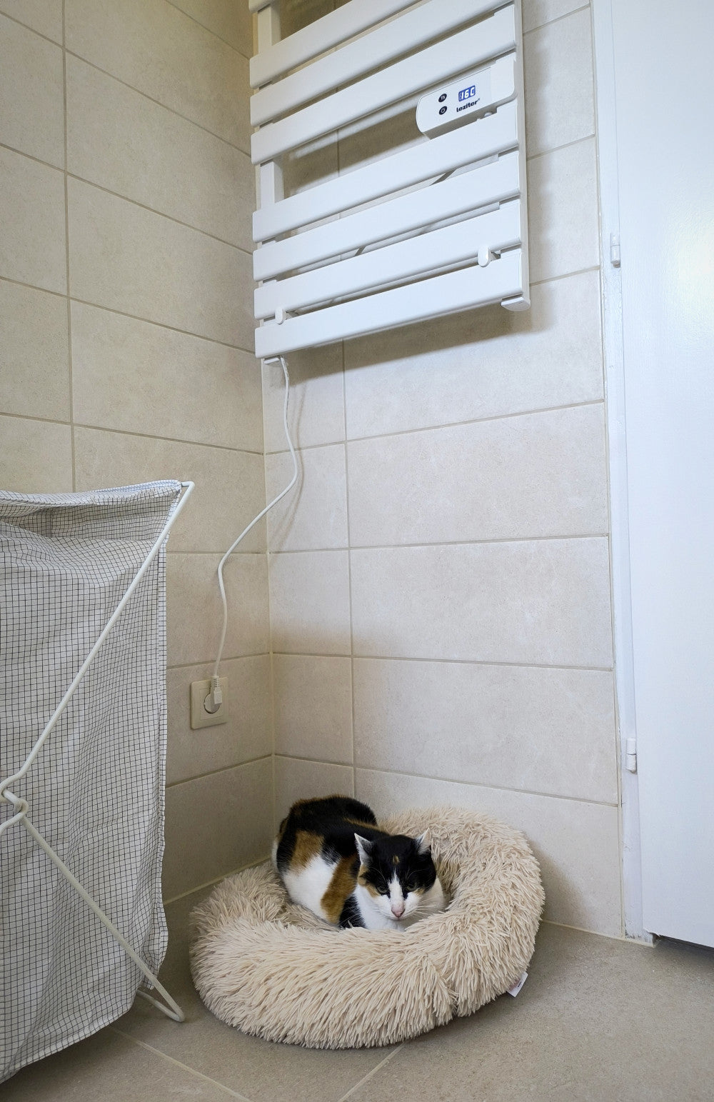 Elektromos törölközőszárító radiátor 500W fehér