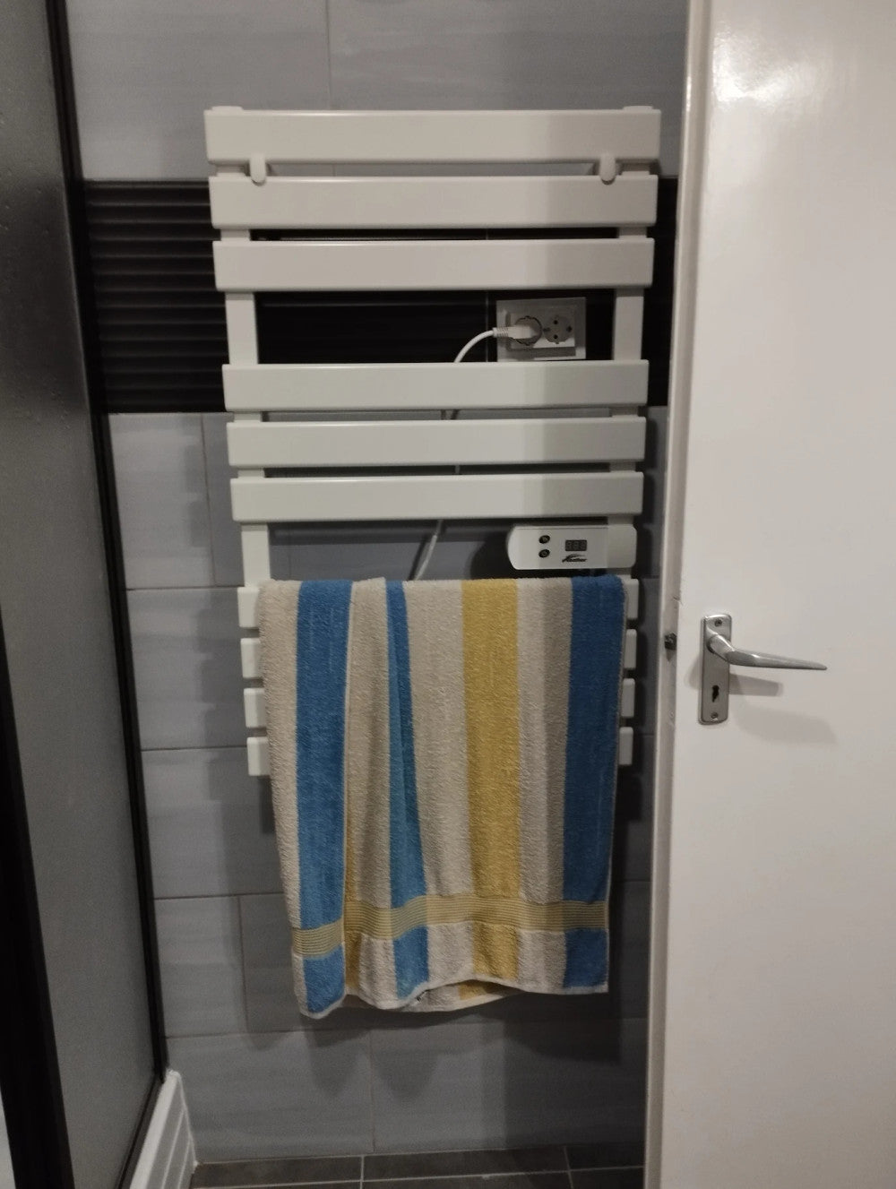 Elektromos törölközőszárító radiátor 500W fehér