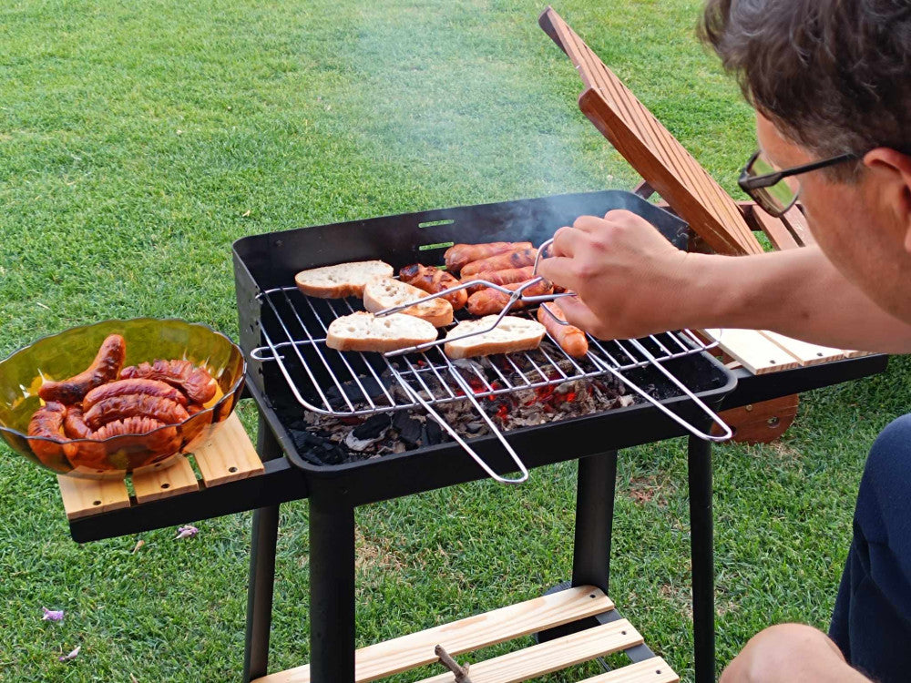 Téglalap alakú görgős faszenes grill