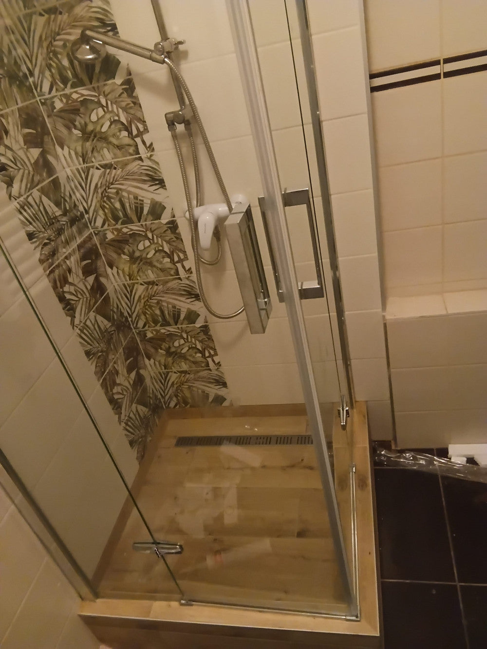 Flow Chrome szögletes nyílóajtós zuhanykabin zuhanytálca nélkül