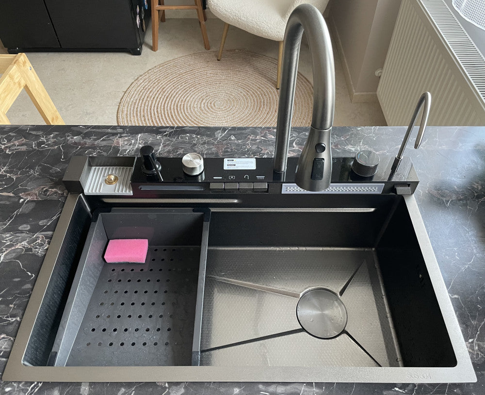 Catania multifunkciós rozsdamentes mosogató digitális csapteleppel