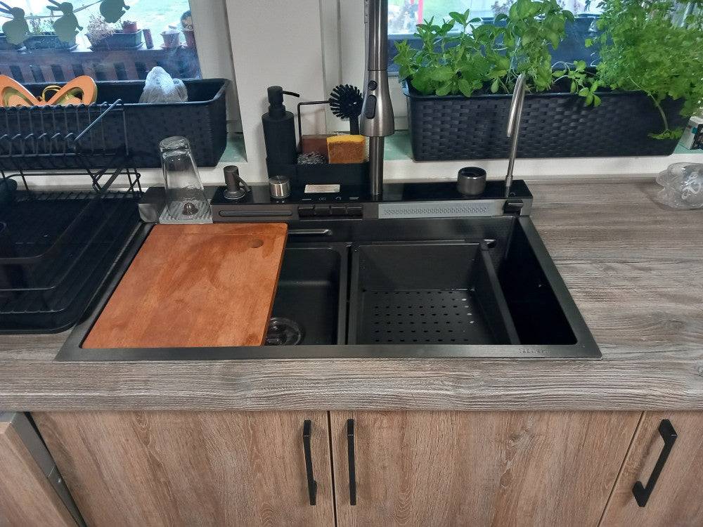 Catania multifunkciós rozsdamentes mosogató digitális csapteleppel