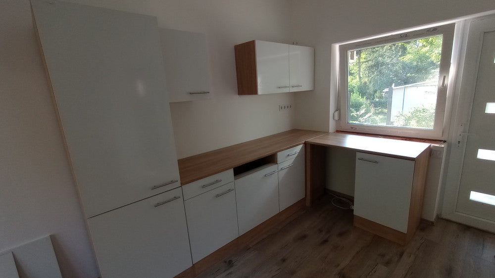 Yorki 280 sarok konyhabútor polcos kivitelben