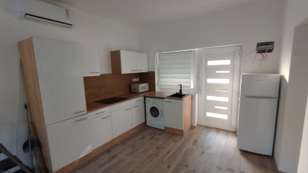 Yorki 280 sarok konyhabútor polcos kivitelben