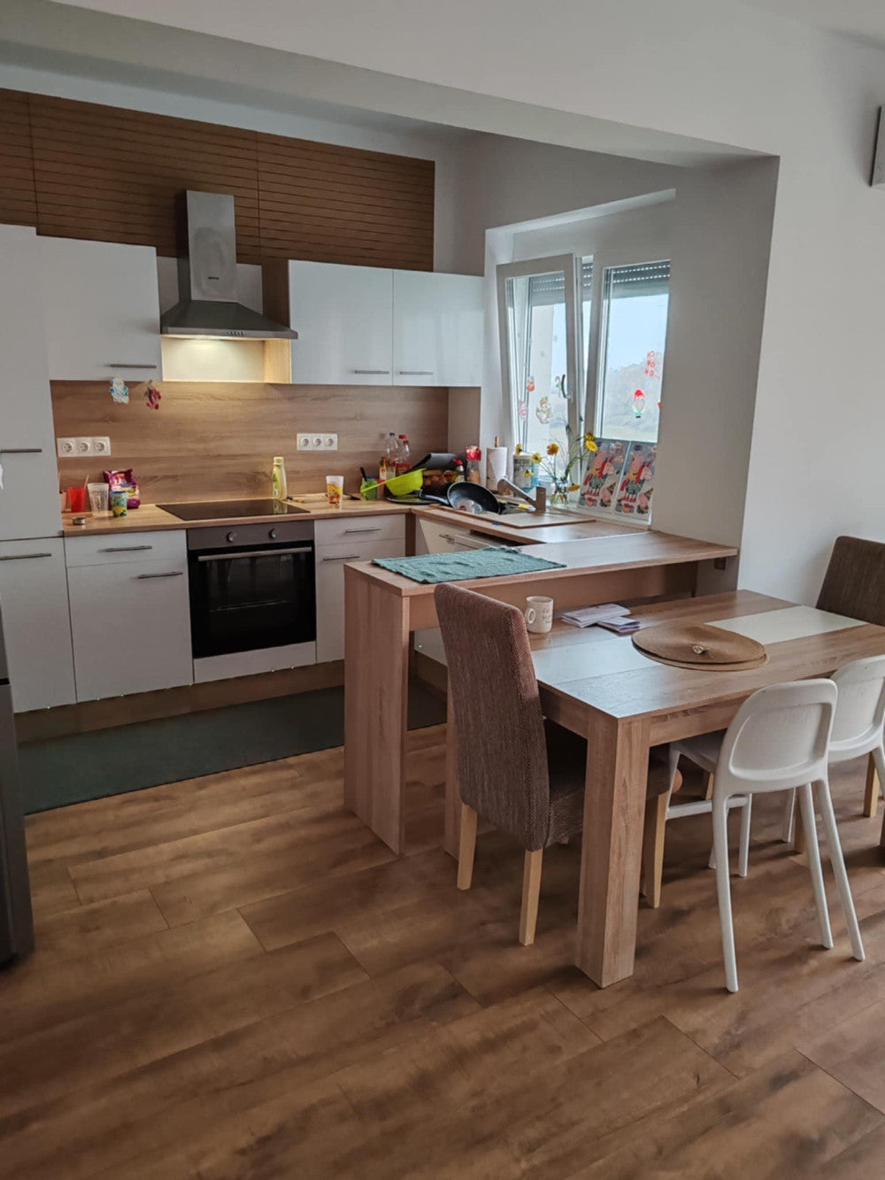 Yorki 310 sarok konyhabútor alsó sütős, alulfagyasztós hűtős kivitelben