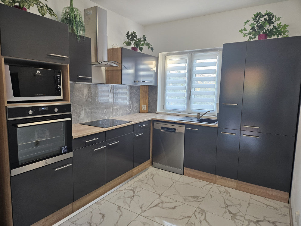 Yorki 370 sarok konyhabútor sötét és mikrohullámú sütős kivitelben