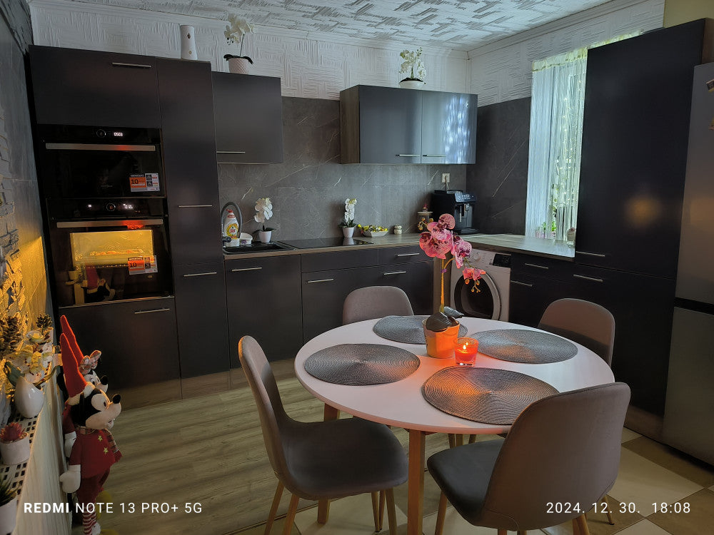 Yorki 370 sarok konyhabútor sötét és mikrohullámú sütős kivitelben