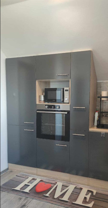 Yorki 370 sarok konyhabútor sötét és mikrohullámú sütős kivitelben