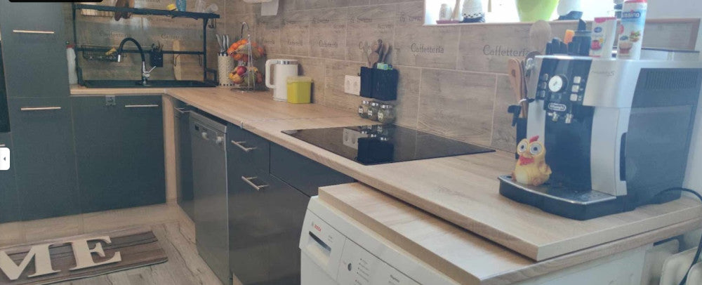 Yorki 370 sarok konyhabútor sötét és mikrohullámú sütős kivitelben