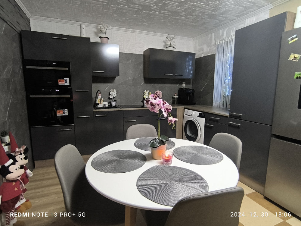 Yorki 370 sarok konyhabútor sötét és mikrohullámú sütős kivitelben