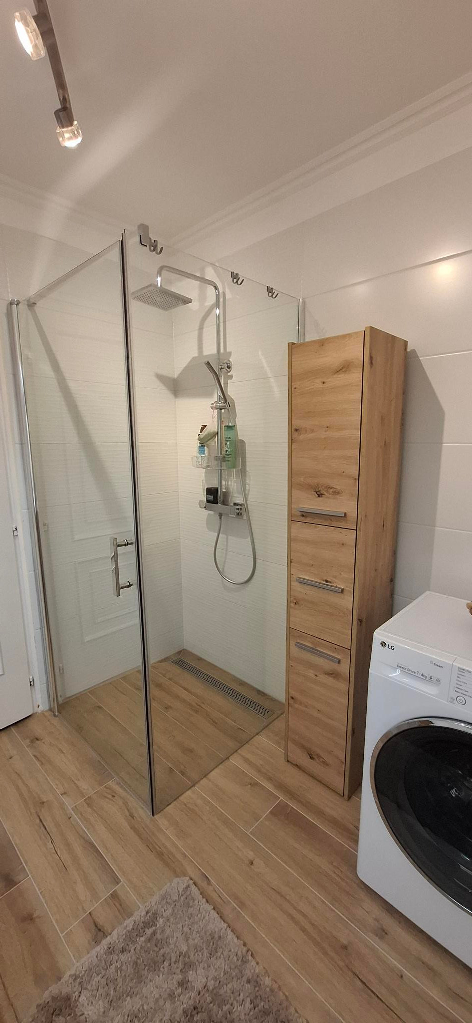 Simple nyílóajtós szögletes zuhanykabin zuhanytálca nélkül