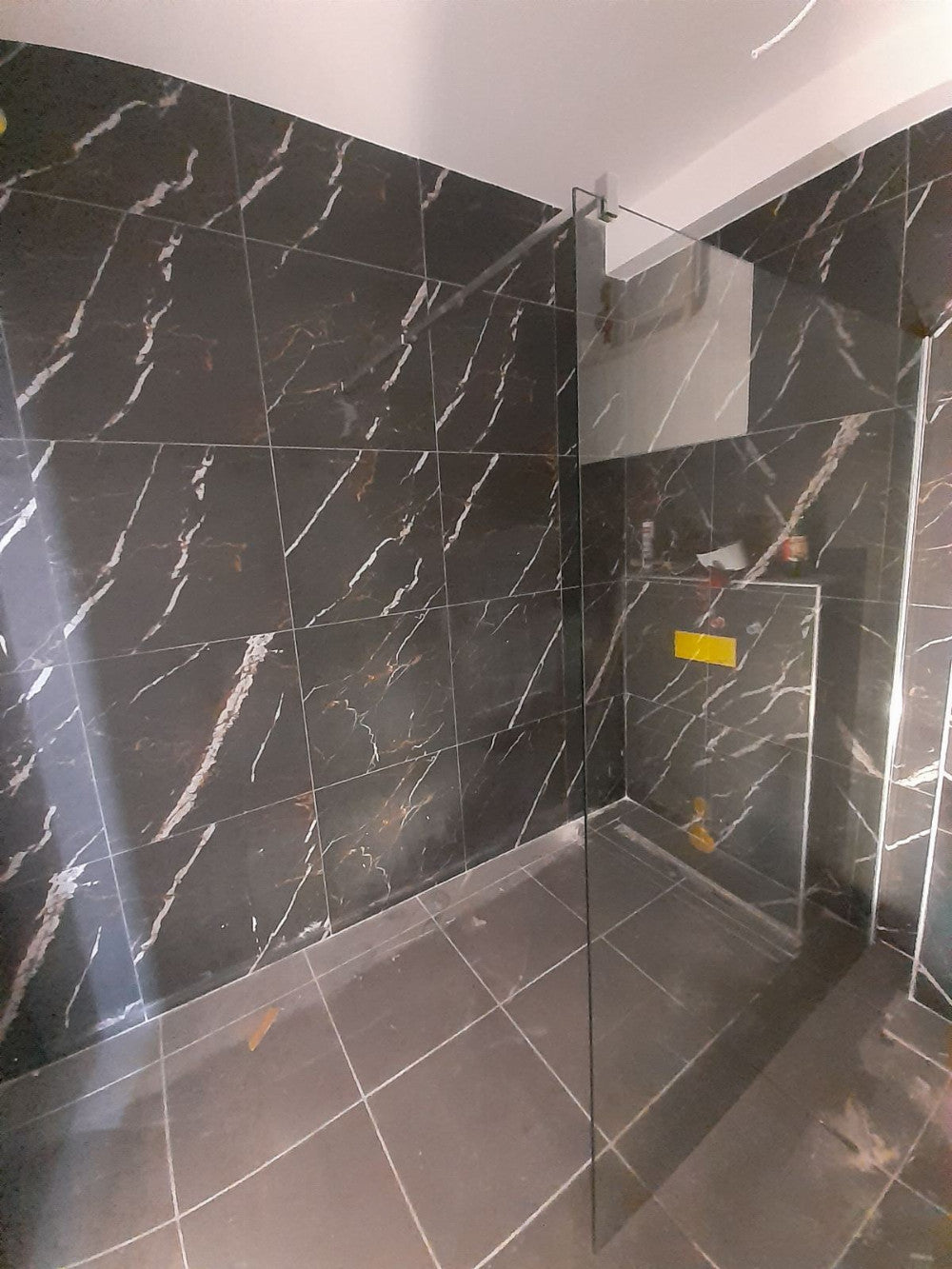 River walk in zuhanyfal 70x190 cm fekete