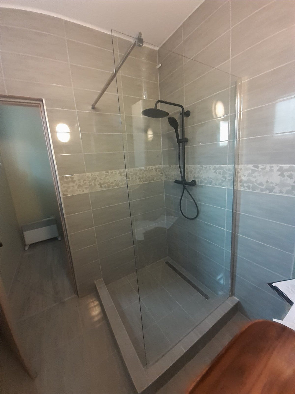 River walk in zuhanyfal 70x190 cm fekete