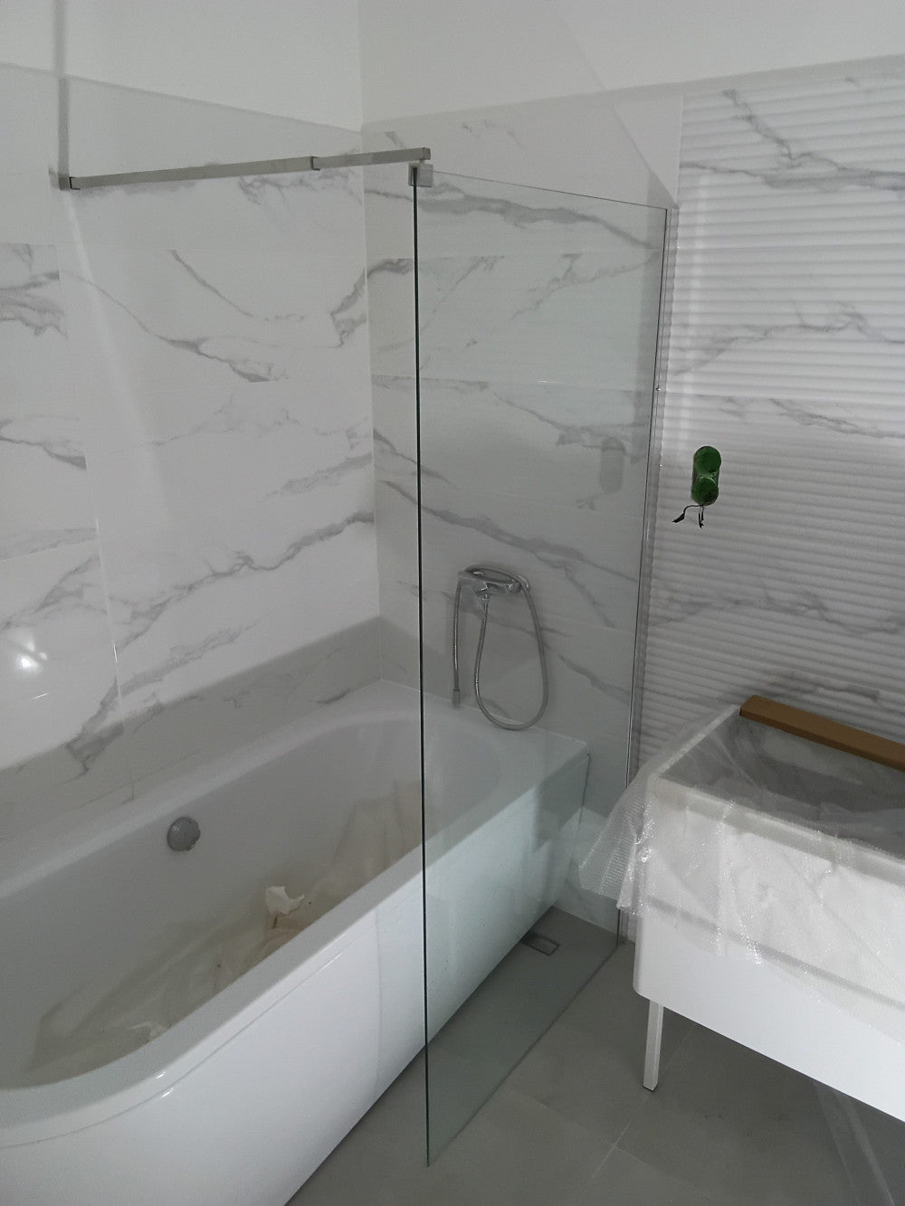 River walk in zuhanyfal 70x190 cm fekete