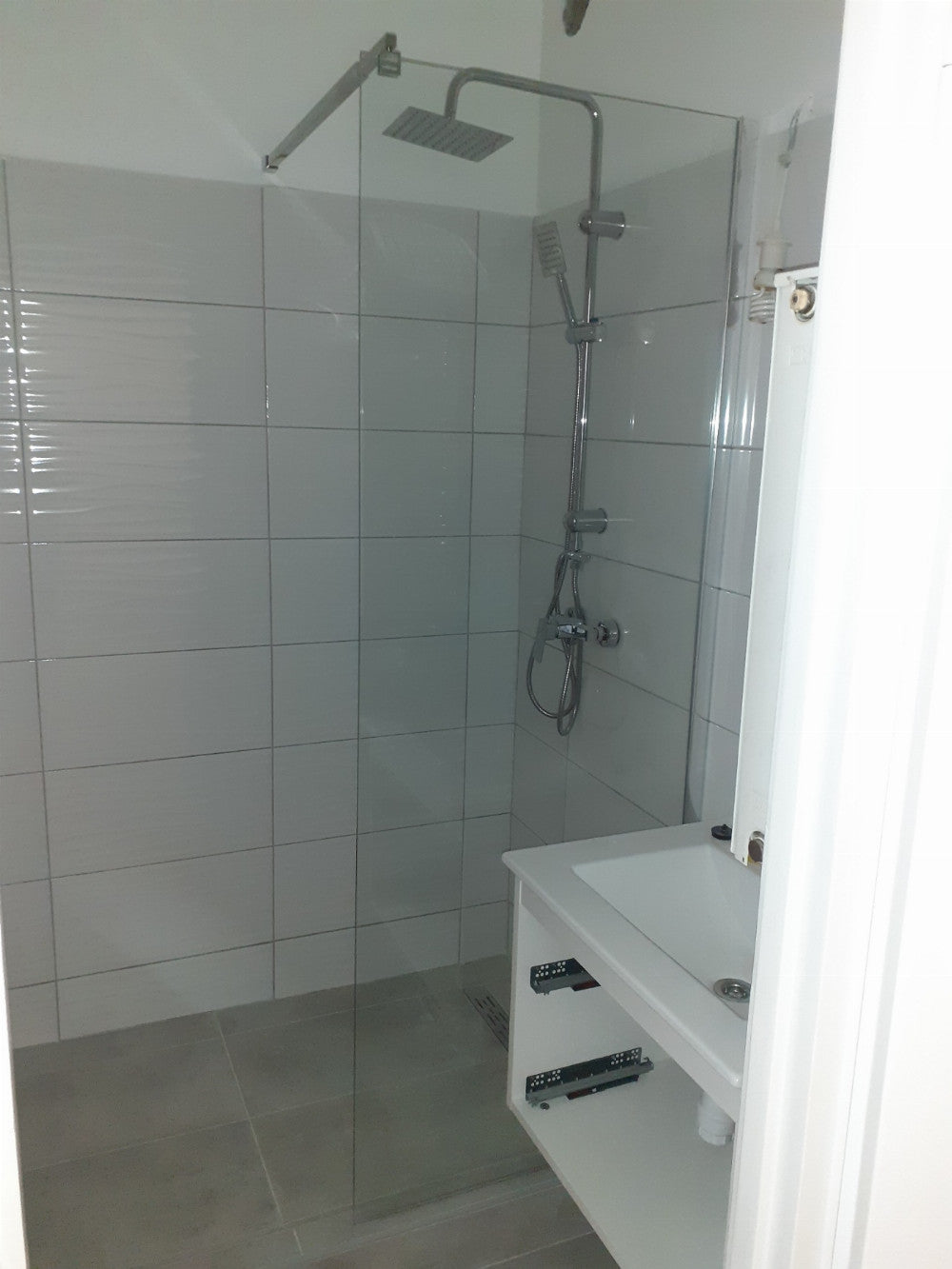 River walk in zuhanyfal 70x190 cm fekete