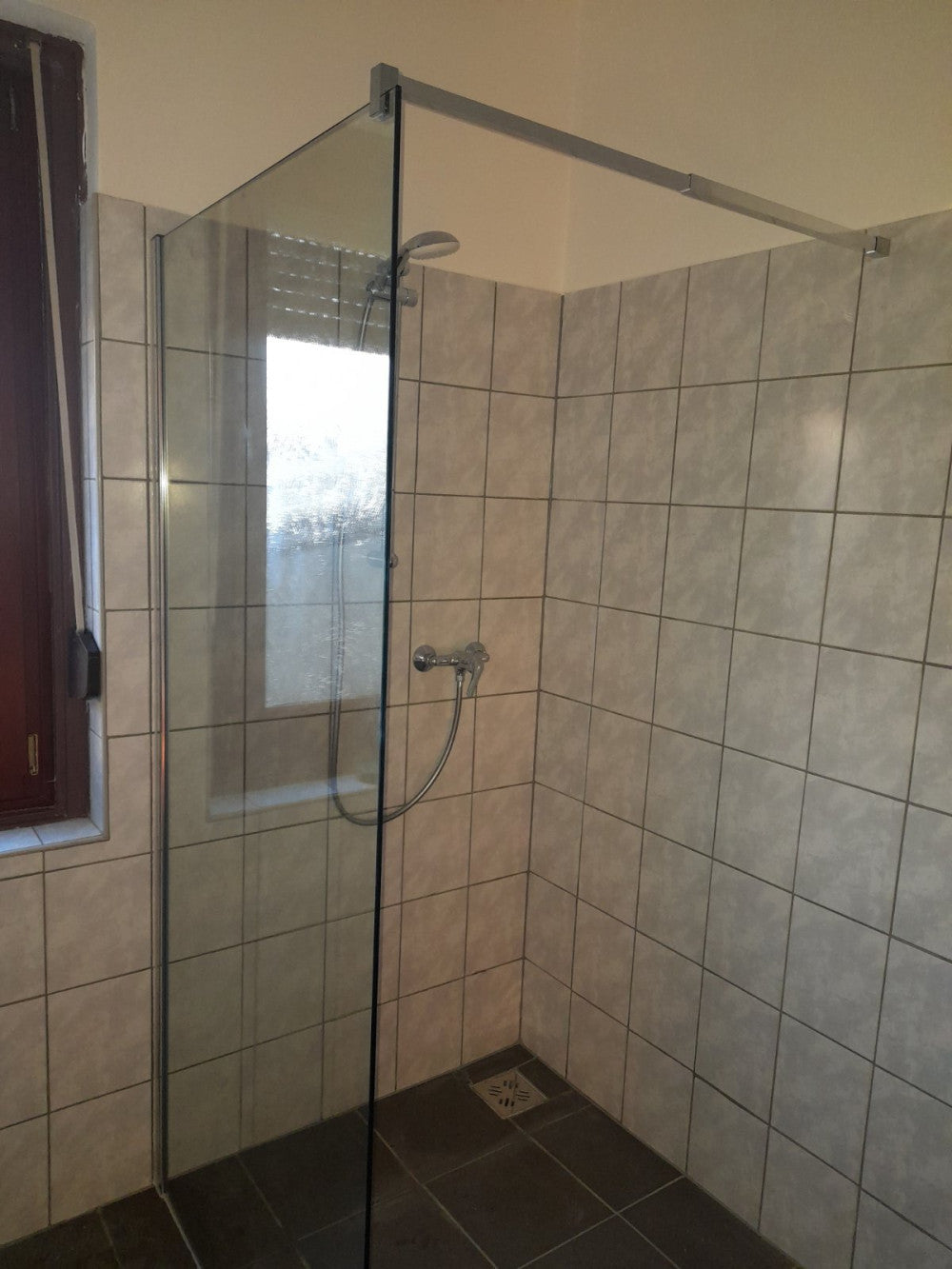 River walk in zuhanyfal 70x190 cm fekete