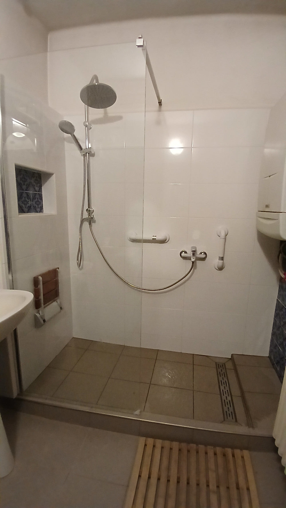 River walk in zuhanyfal 70x190 cm fekete