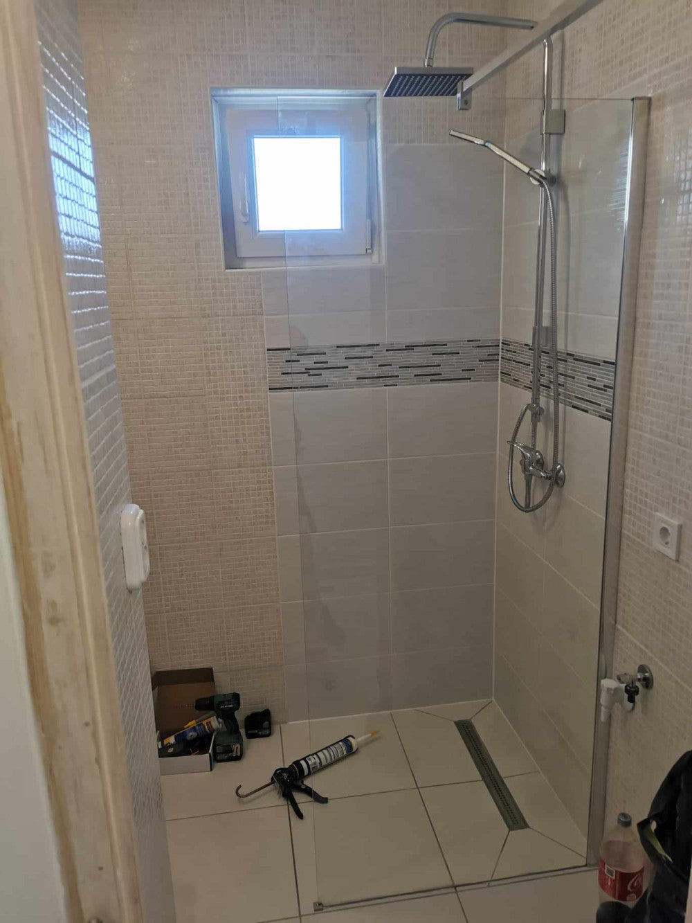 River walk in zuhanyfal 70x190 cm fekete