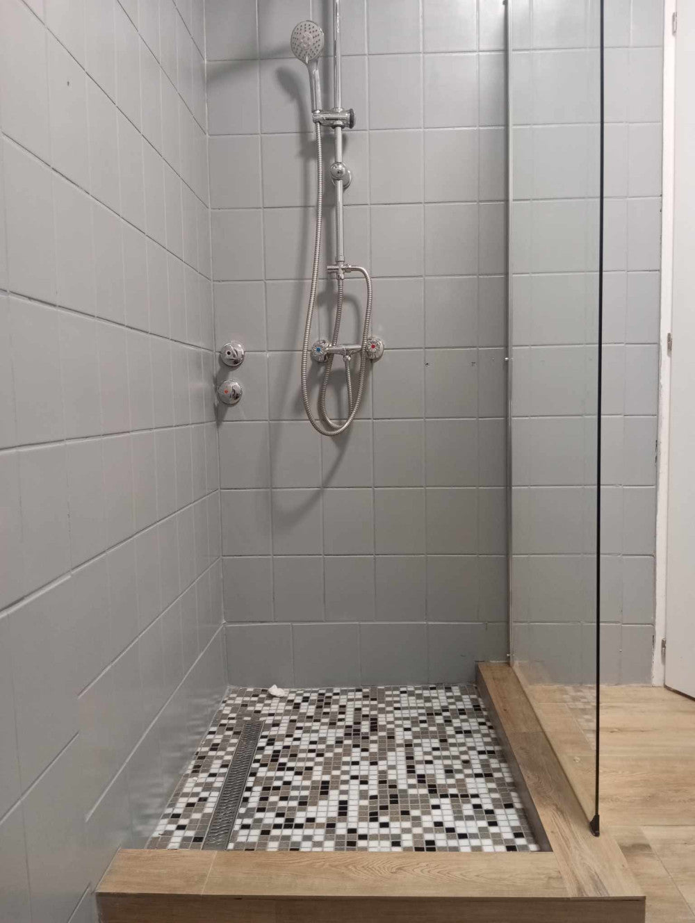 River walk in zuhanyfal 70x190 cm fekete