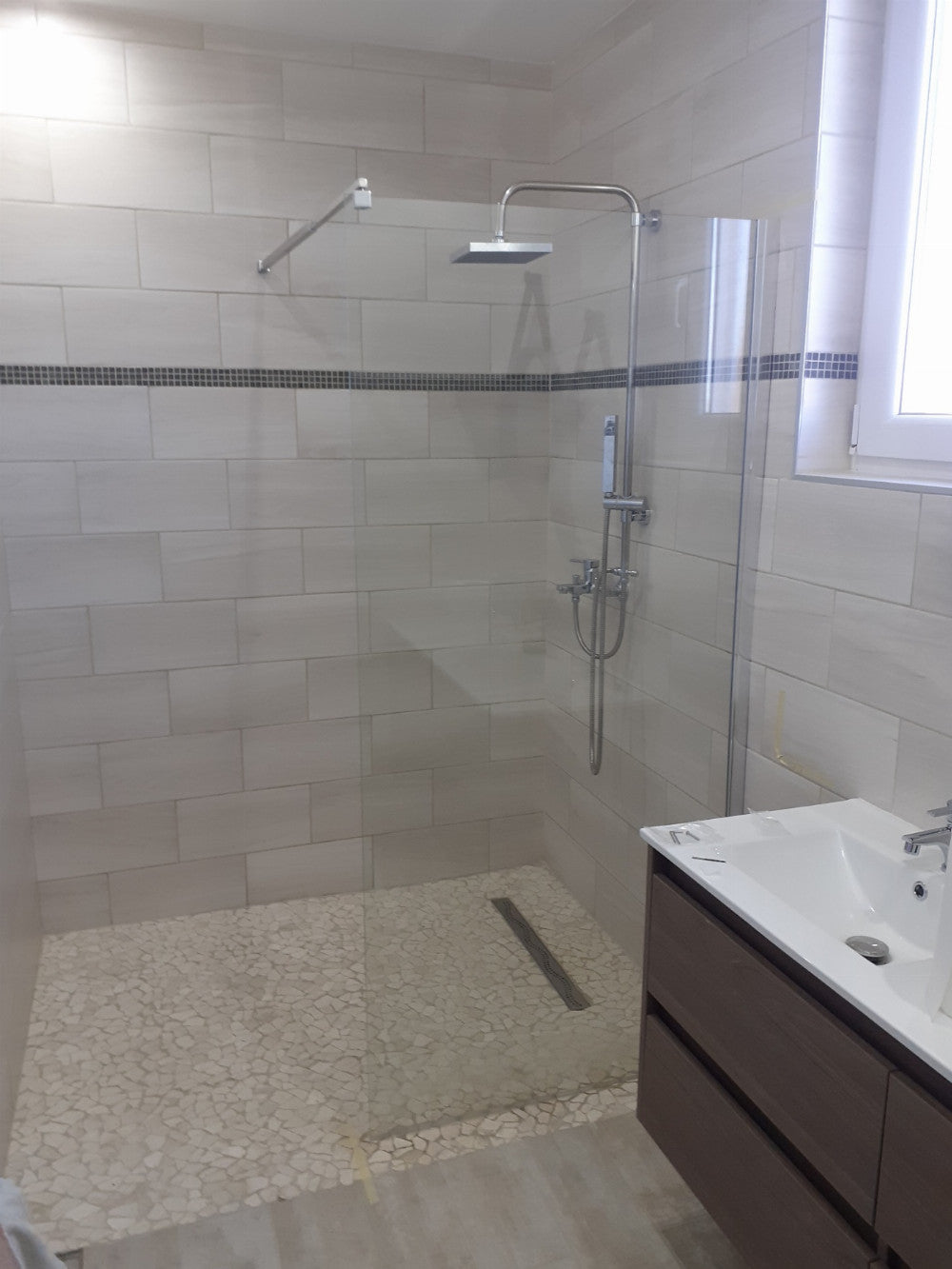 River walk in zuhanyfal 70x190 cm fekete