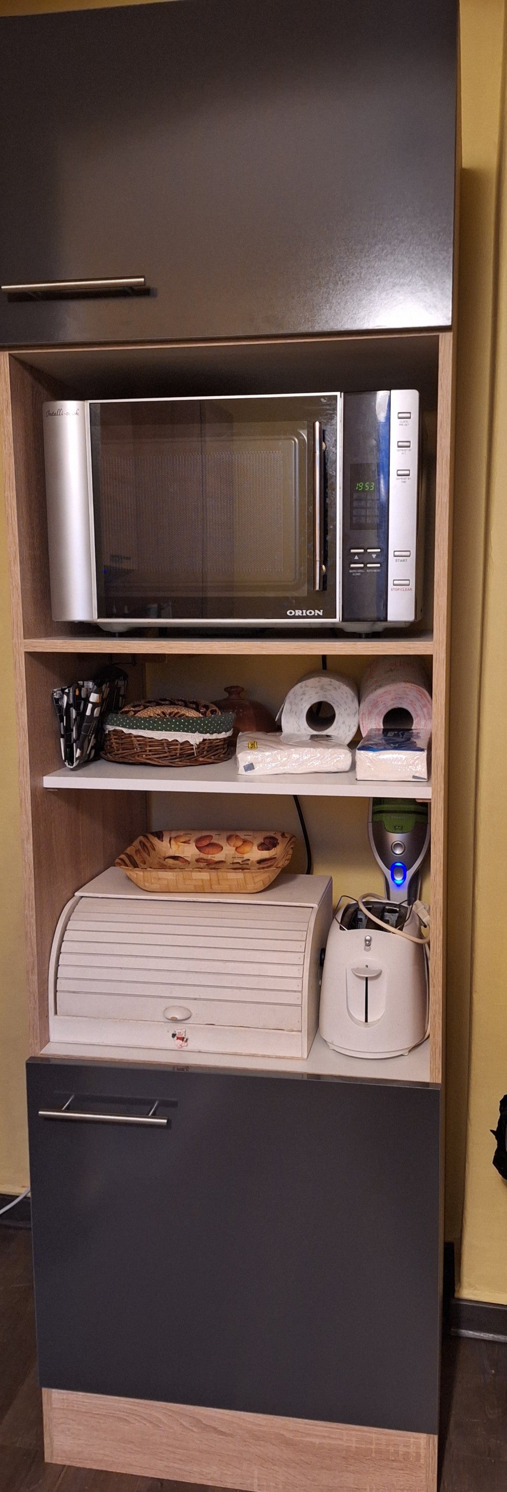 Yorki 60-as kamraszekrény fehér korpusz selyemfényű antracit fronttal