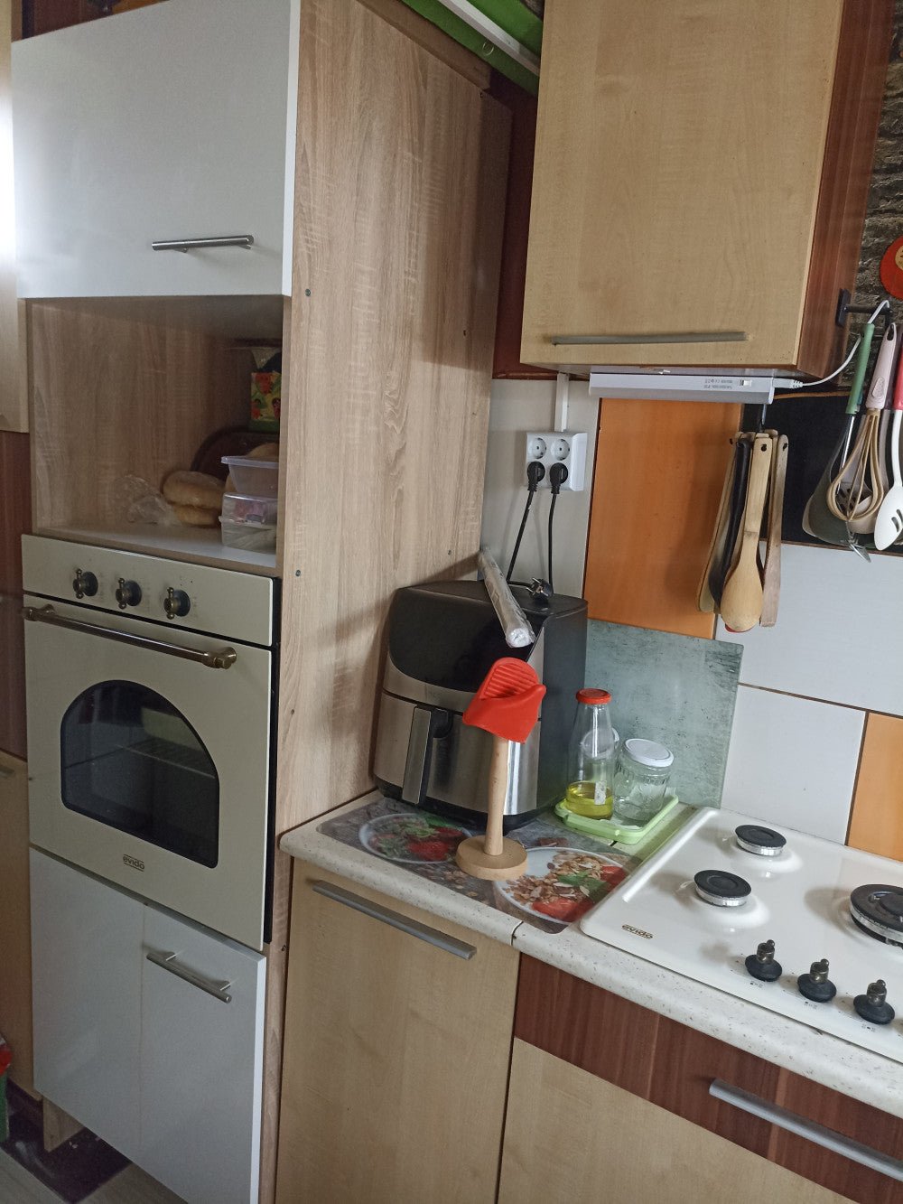 Yorki 60-as kamraszekrény fehér korpusz selyemfényű antracit fronttal